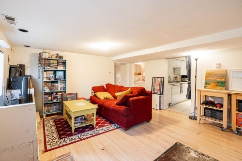 4534 5Th Avenue W, Vancouver, BC 