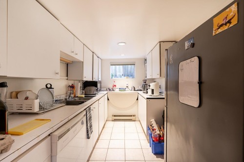 4534 5Th Avenue W, Vancouver, BC 