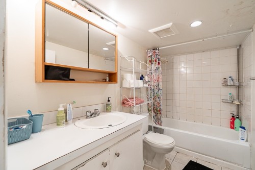 4534 5Th Avenue W, Vancouver, BC 