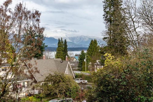 4534 5Th Avenue W, Vancouver, BC 