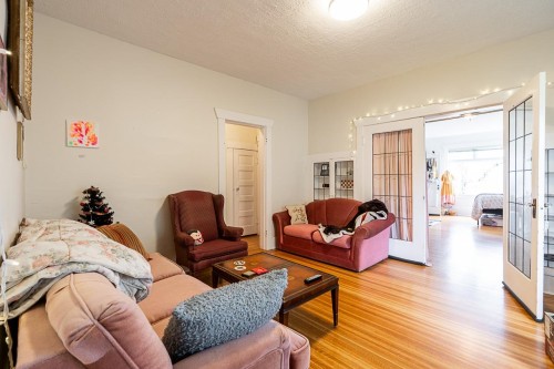 4534 5Th Avenue W, Vancouver, BC 