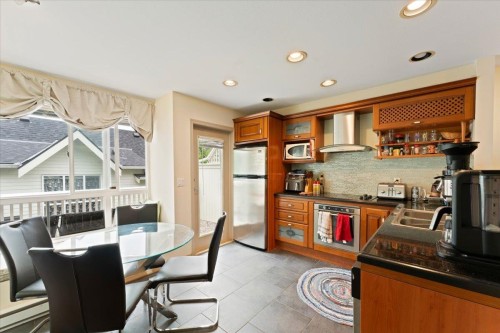 6878 Village Green, Burnaby, BC 