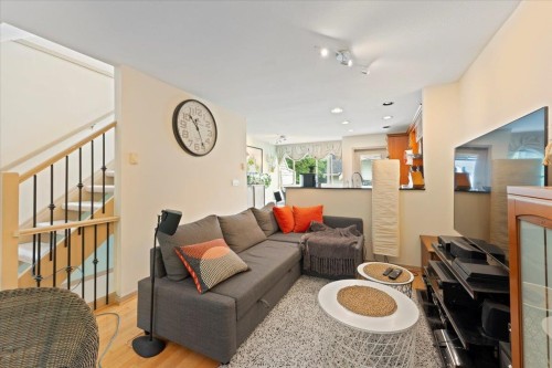 6878 Village Green, Burnaby, BC 