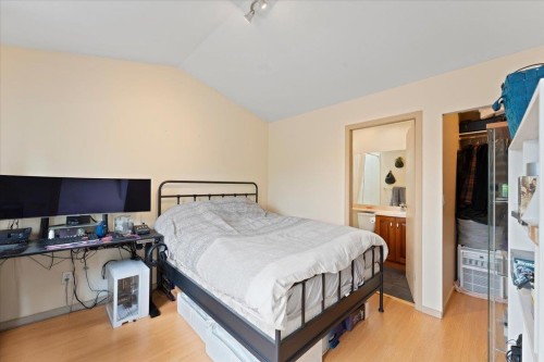 6878 Village Green, Burnaby, BC 