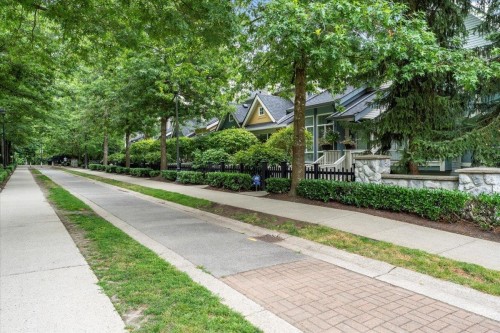 6878 Village Green, Burnaby, BC 