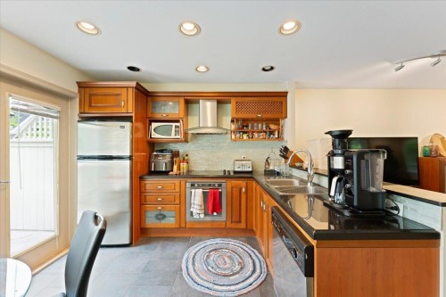 6878 Village Green, Burnaby, BC 