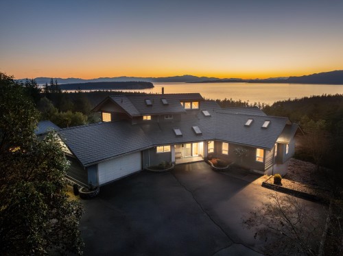 10339 Sunshine Coast Highway, Halfmoon Bay, BC 