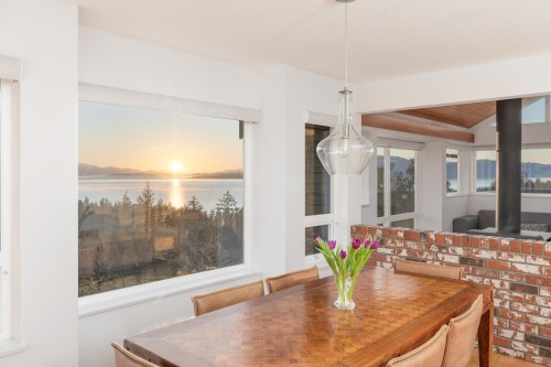 10339 Sunshine Coast Highway, Halfmoon Bay, BC 