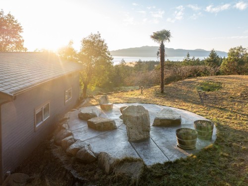 10339 Sunshine Coast Highway, Halfmoon Bay, BC 