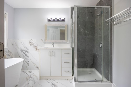 7549 10Th Avenue, Burnaby, BC 