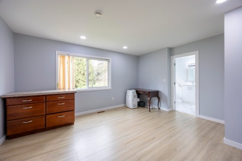 7549 10Th Avenue, Burnaby, BC 