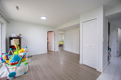 7549 10Th Avenue, Burnaby, BC 