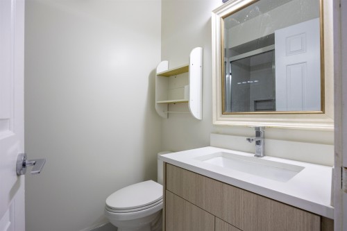 7549 10Th Avenue, Burnaby, BC 