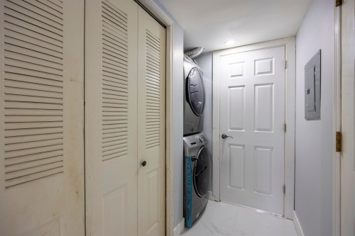 7549 10Th Avenue, Burnaby, BC 