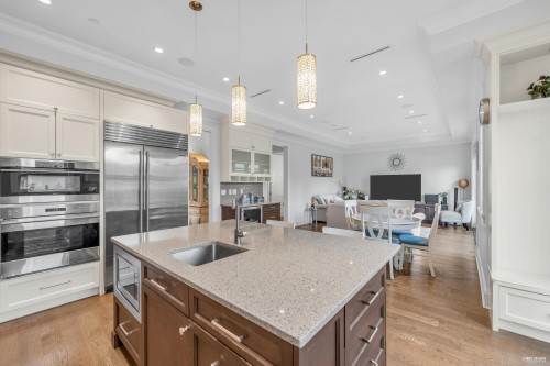 7458 Maple Street, Vancouver, BC 