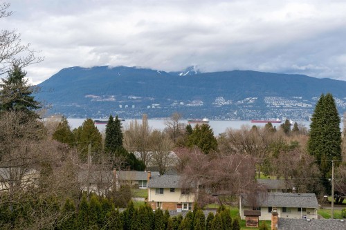 3955 Broadway W, Vancouver, BC 