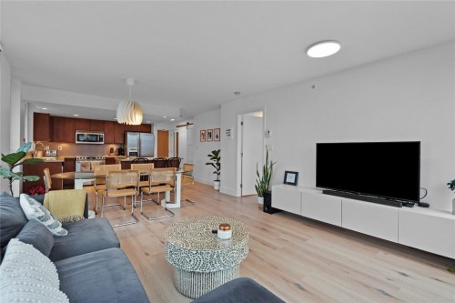 1102-4400 Buchanan Street, Burnaby, BC 