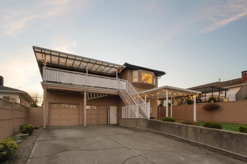 7622 2Nd Street, Burnaby, BC 