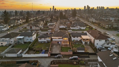 7622 2Nd Street, Burnaby, BC 