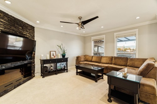 7622 2Nd Street, Burnaby, BC 