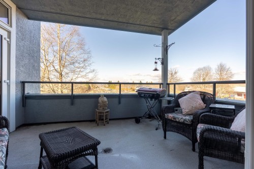 221-12873 Railway Avenue, Richmond, BC 