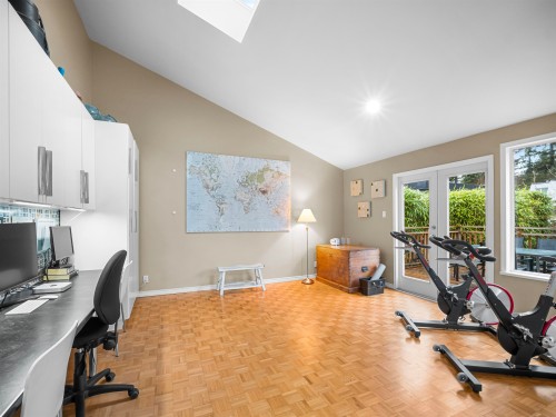 1140 20Th Street W, North Vancouver, BC 