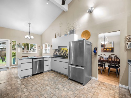 1140 20Th Street W, North Vancouver, BC 