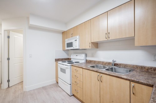 303-3423 Hastings Street E, Vancouver, BC 