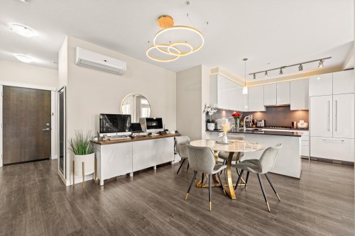 215-9388 Tomicki Avenue, Richmond, BC 