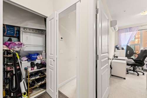 215-9388 Tomicki Avenue, Richmond, BC 