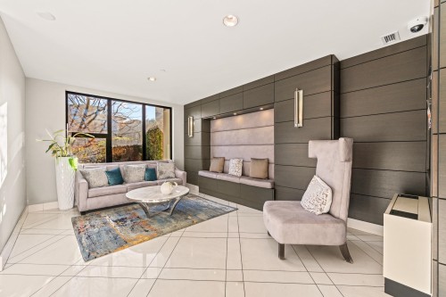 215-9388 Tomicki Avenue, Richmond, BC 