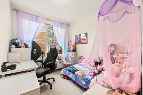 215-9388 Tomicki Avenue, Richmond, BC 