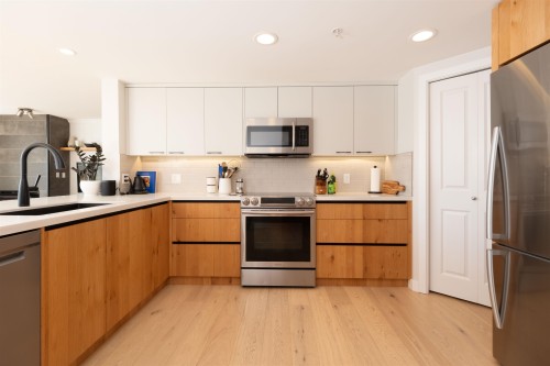 1104-235 Guildford Way, Port Moody, BC 