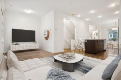 23-1111 Ewen Avenue  New Westminster, BC V3M 5E3