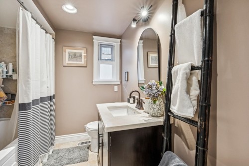 2819 13Th Avenue W, Vancouver, BC 