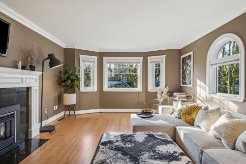 2819 13Th Avenue W, Vancouver, BC 