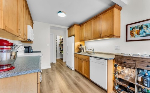 102-1935 1St Avenue W, Vancouver, BC 