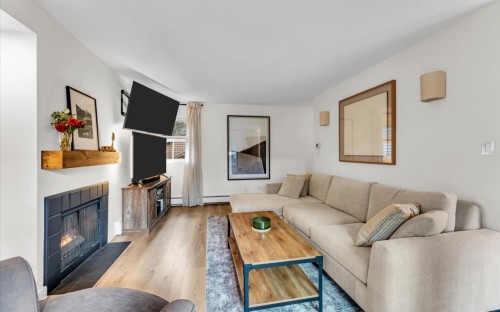 102-1935 1St Avenue W, Vancouver, BC 