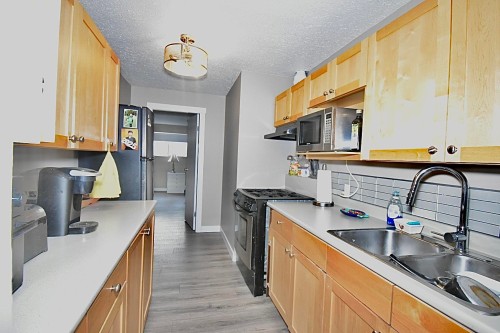 6135 Fairway Avenue, Sechelt, BC 