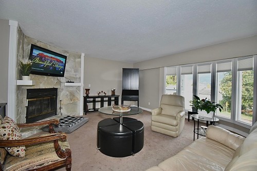 6135 Fairway Avenue, Sechelt, BC 