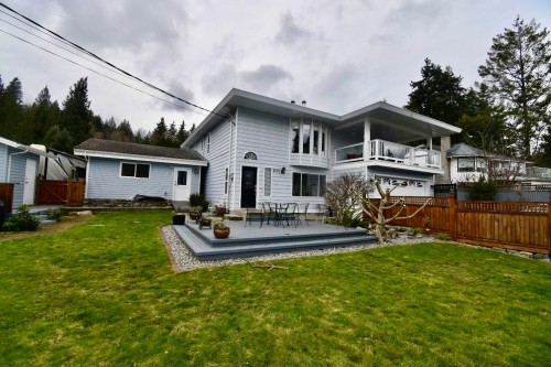 6135 Fairway Avenue, Sechelt, BC 