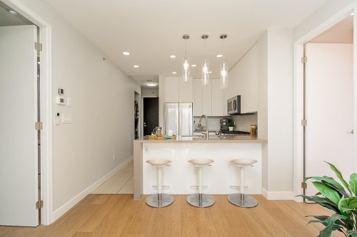 1002-170 1St Street W, North Vancouver, BC 