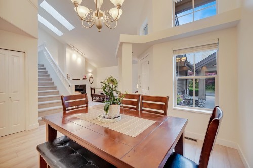 18-1550 Larkhall Crescent, North Vancouver, BC 