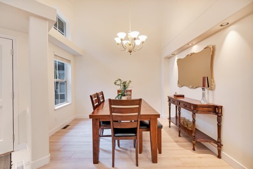 18-1550 Larkhall Crescent, North Vancouver, BC 