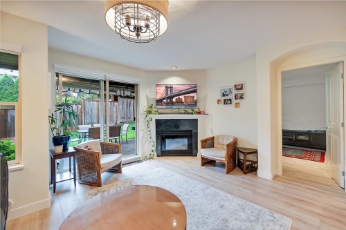 18-1550 Larkhall Crescent, North Vancouver, BC 