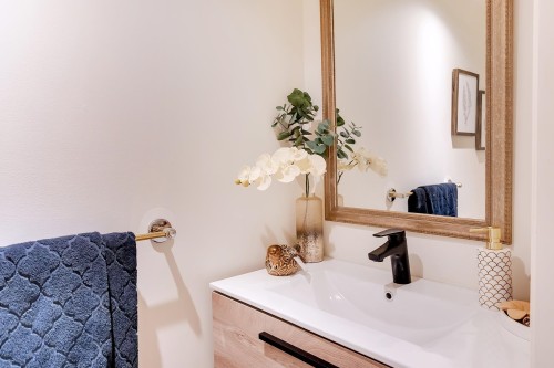 18-1550 Larkhall Crescent, North Vancouver, BC 