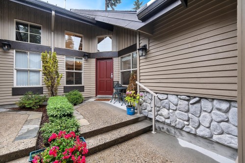 18-1550 Larkhall Crescent, North Vancouver, BC 