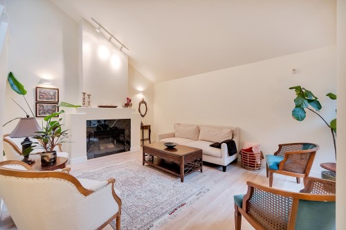 18-1550 Larkhall Crescent, North Vancouver, BC 