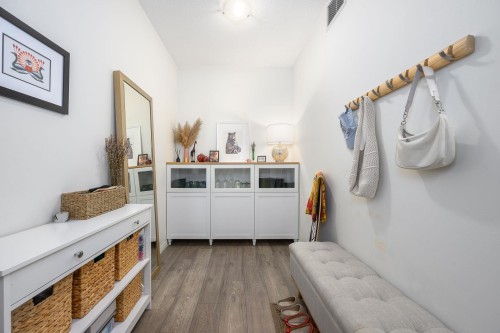 405-168 Esplanade E, North Vancouver, BC 