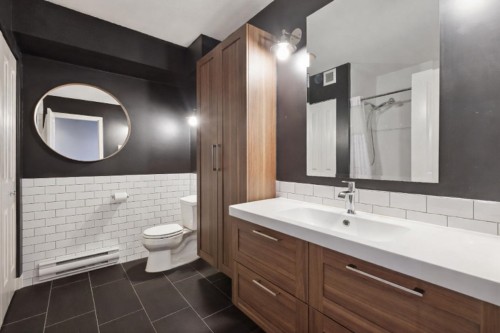 158 22Nd Street W, North Vancouver, BC 